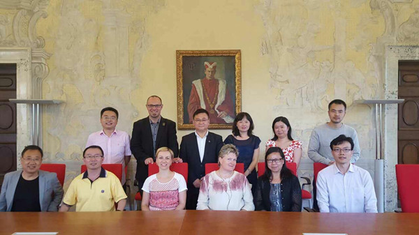 C:\Documents and Settings\Administrator\妗岄潰\QQ鍥剧墖20160726085732_鍓湰.jpg